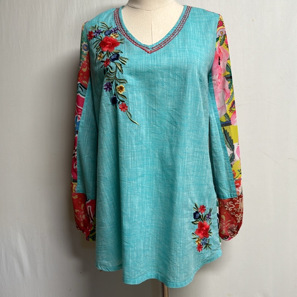 Avani‎ Del Amour Embroidered Blouse